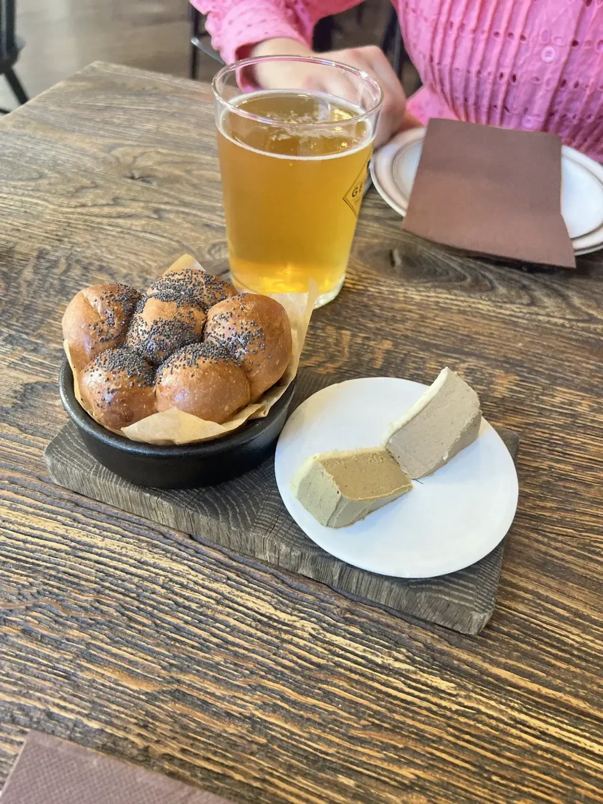 Šefo pateiktas paštetas su brioche duonele. Gardu