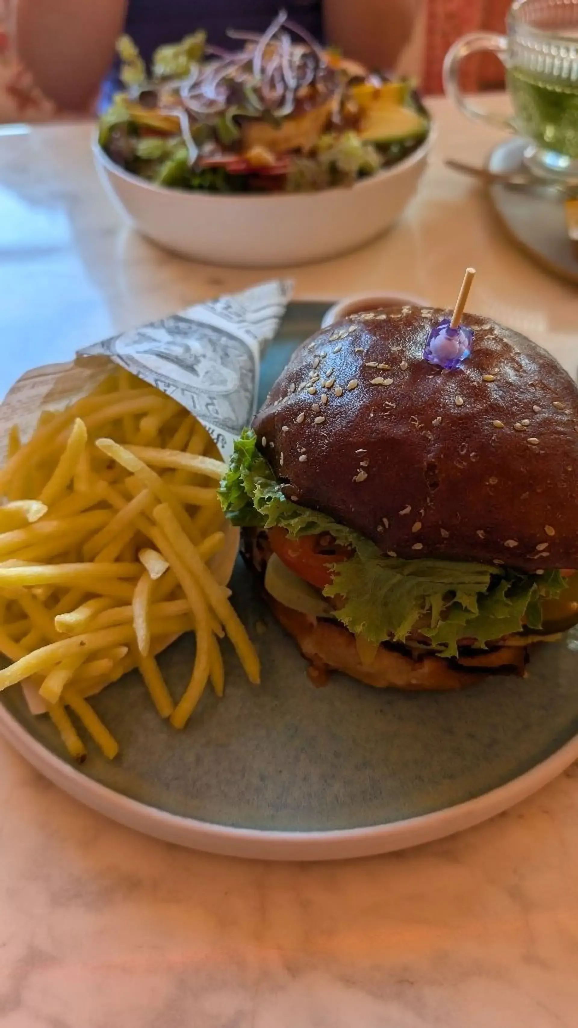 Neblogas veganiškas burgeris, gal būt ir mėsėdžius galima apgauti, skonis įdomus