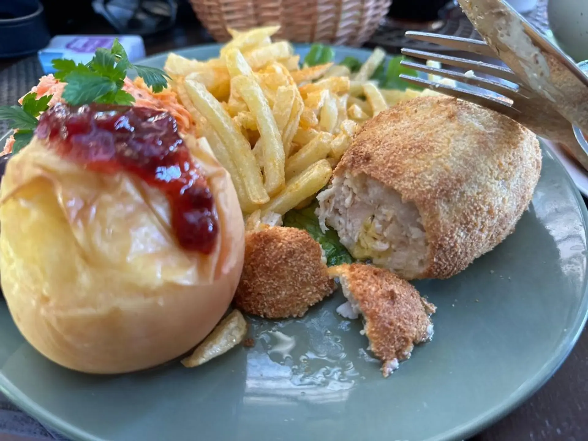 Kažkaip nuvylė. Tikėtina todėl, nes prieš jį buvo įkirstas geras bliūdas barščių
