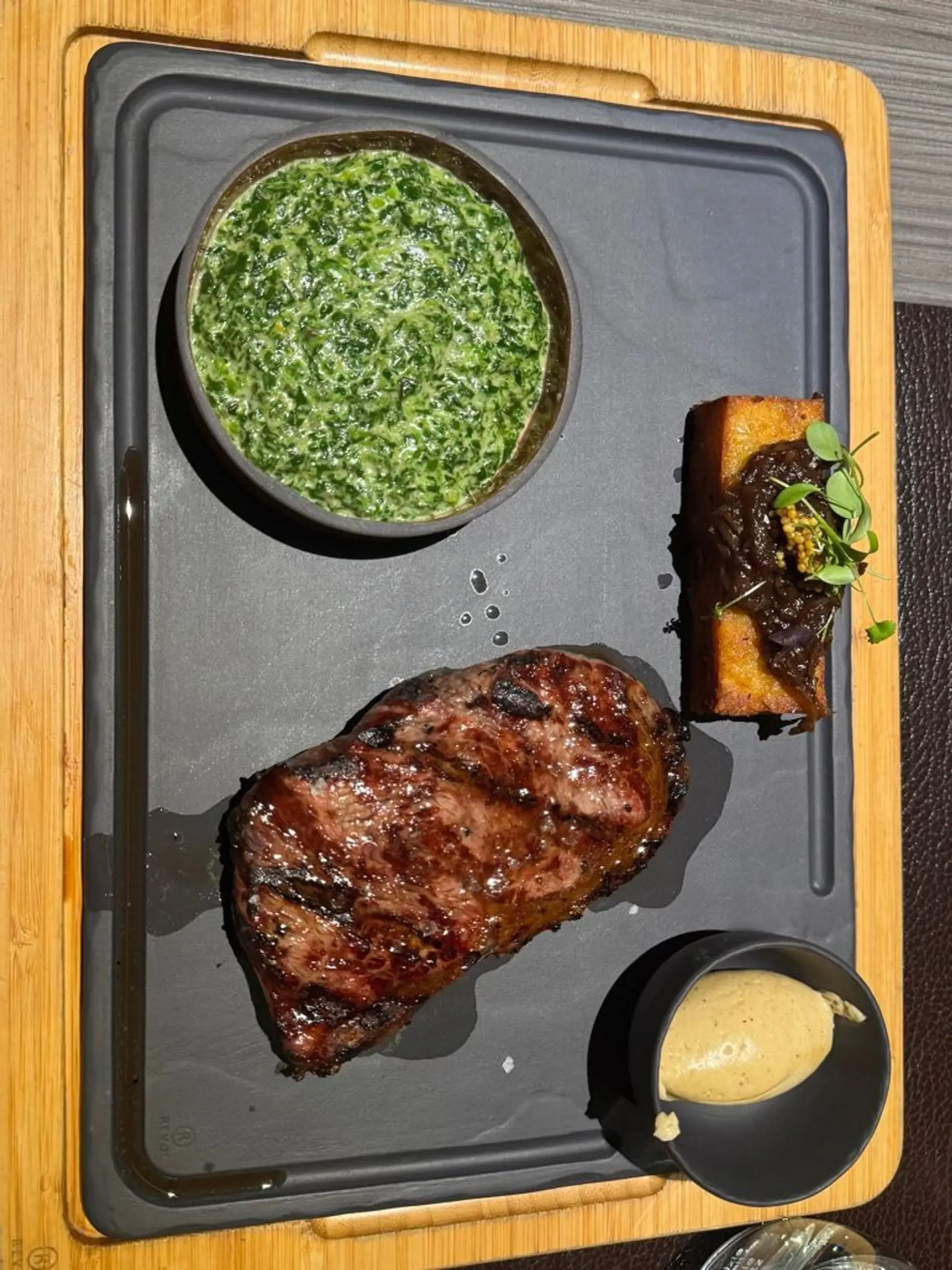 Su draugu buvom gastronomijos savaitės metu jų aplankyti. Mano nuomone kepsnys