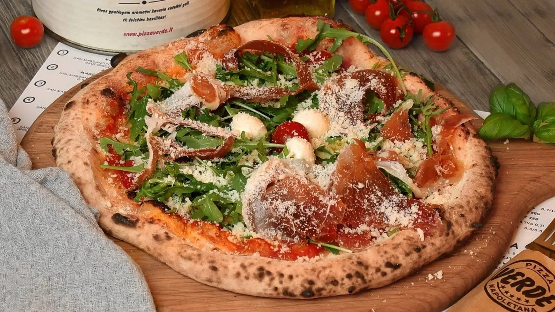 Crudo e rucola