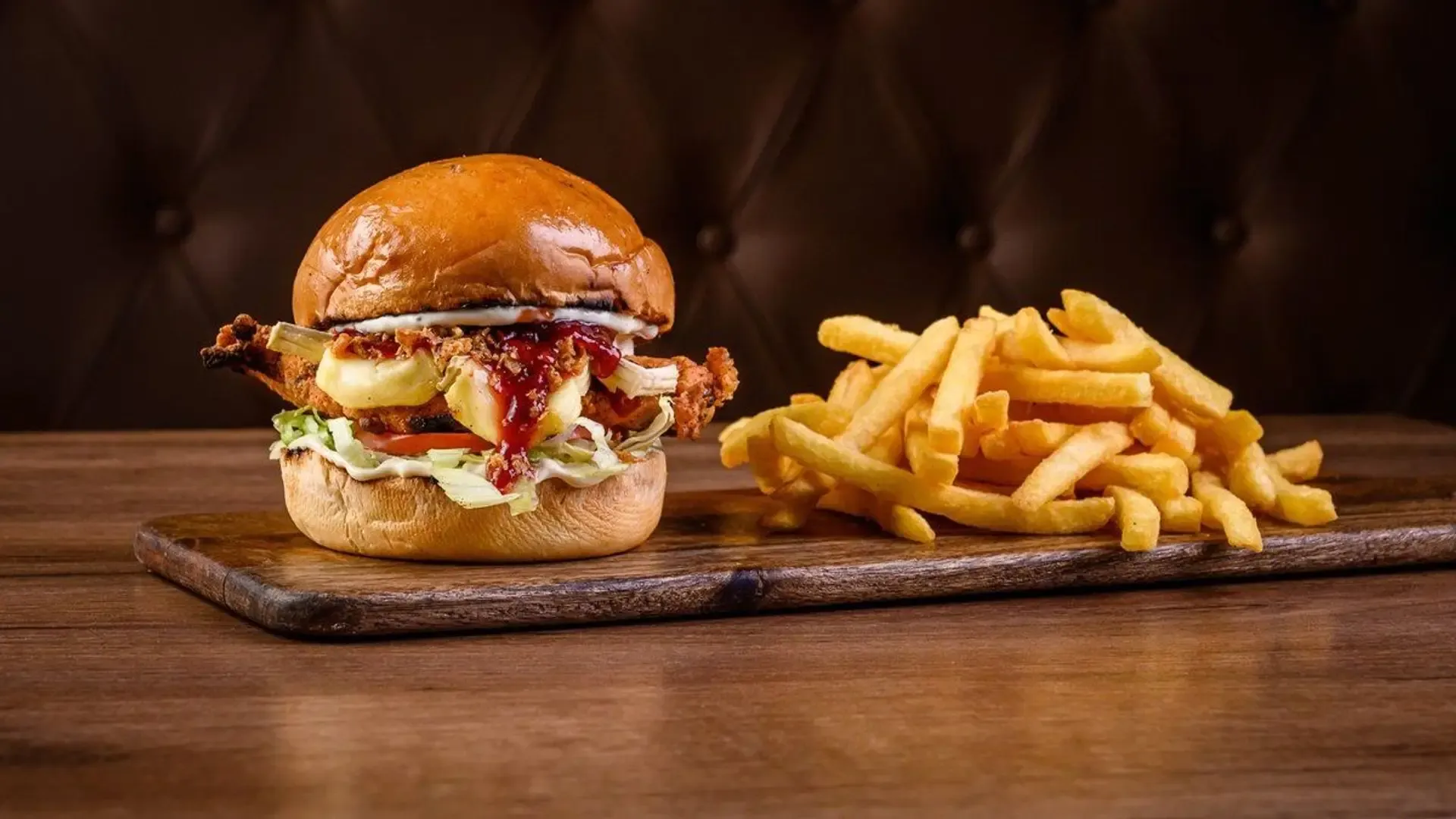 Spanguolių kamambero burgeris (traški vištiena)
