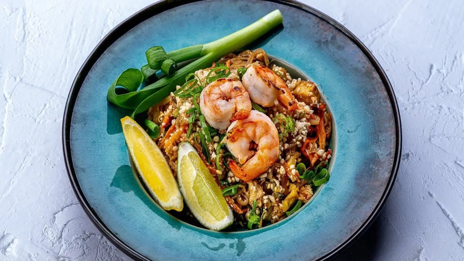 Pad Thai ryžių makaronai ผัดไทย