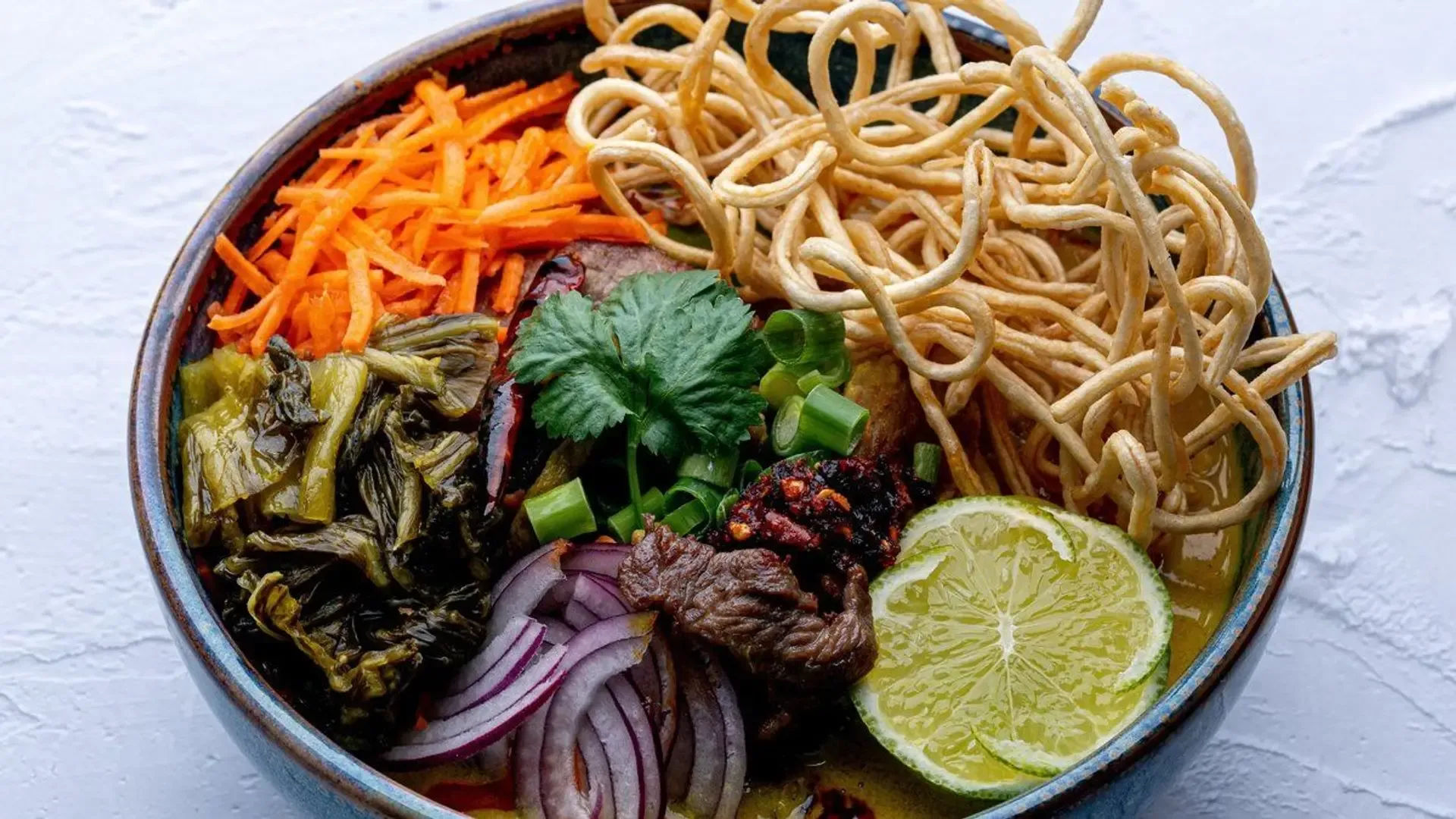 Khao Soi geltonasis karis su makaronais 🌶 ข้าวซอย